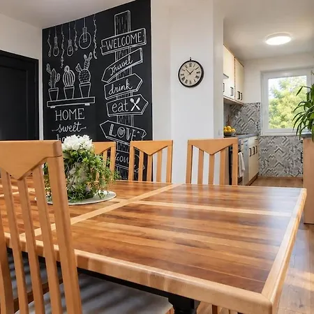 The Black Frame S Teraso In Parkiriscem Apartman
