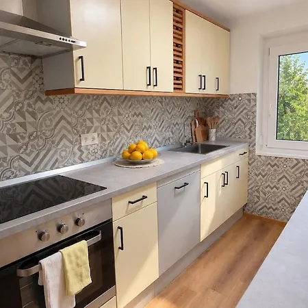 The Black Frame S Teraso In Parkiriscem Apartman Žalec
