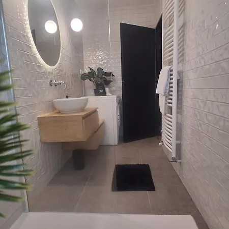 The Black Frame S Teraso In Parkiriscem Apartman