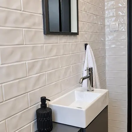 The Black Frame S Teraso In Parkiriscem Apartman Žalec